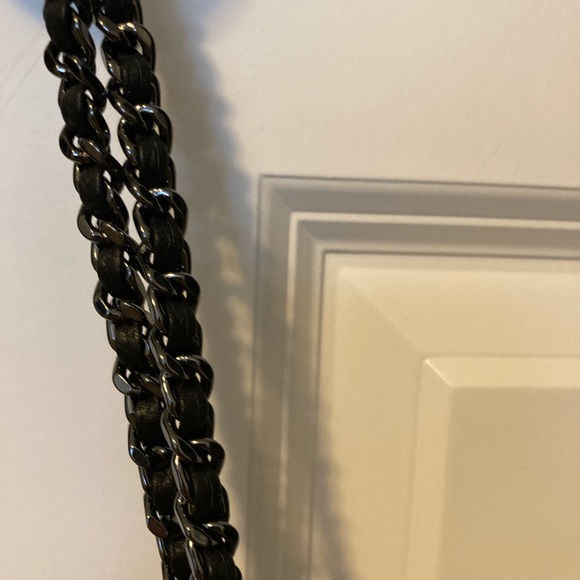 Ted Baker leather and suede handbag. - Picture 3 of 6